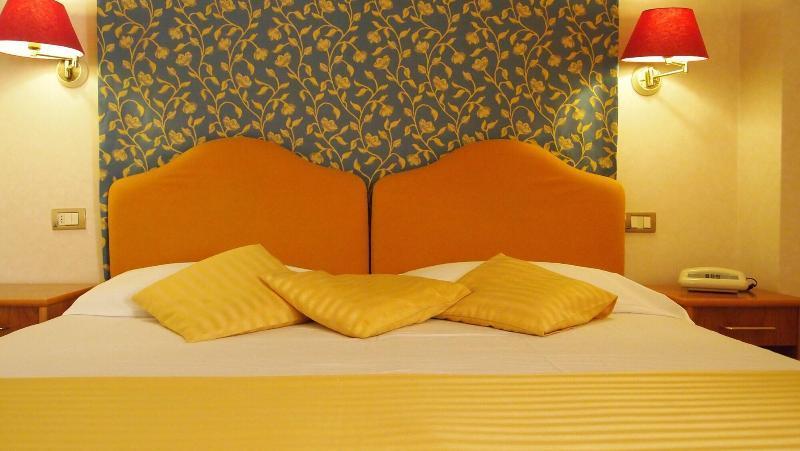 Piccolo Hotel โมเนเลีย ภายนอก รูปภาพ
