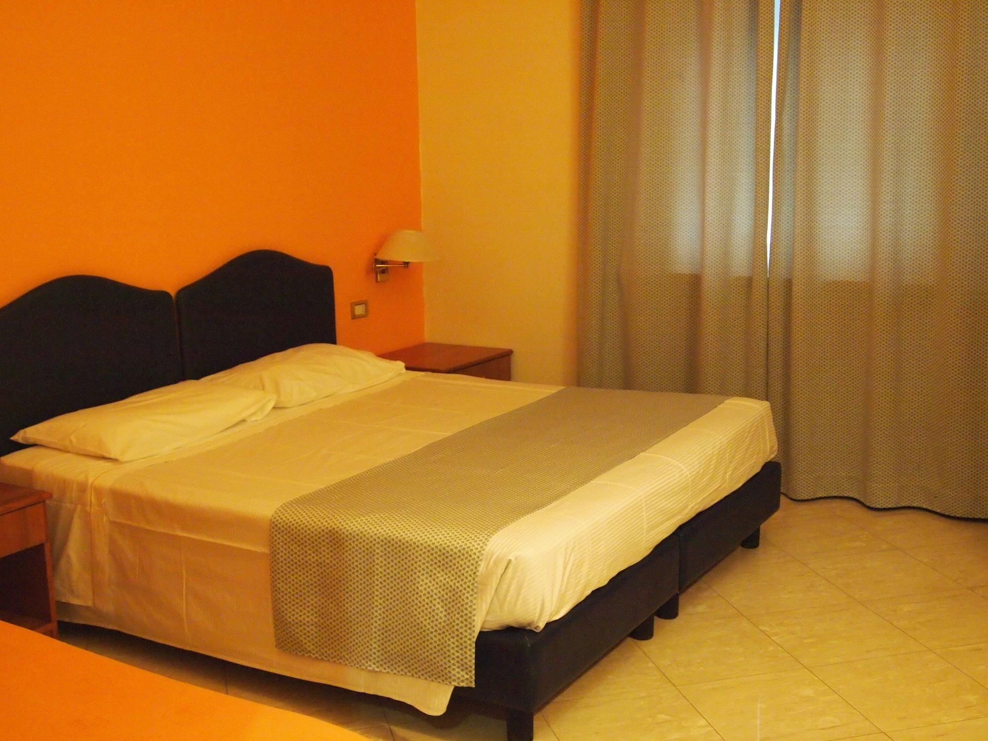 Piccolo Hotel โมเนเลีย ภายนอก รูปภาพ