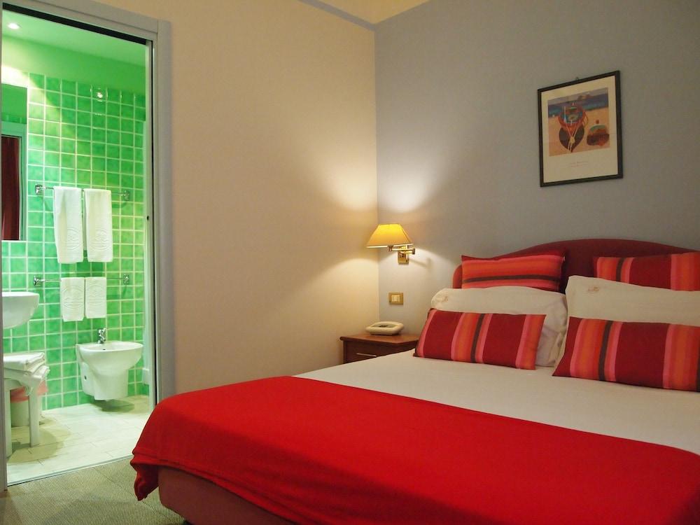 Piccolo Hotel โมเนเลีย ภายนอก รูปภาพ