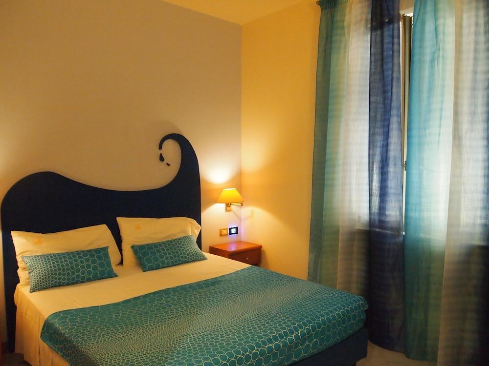 Piccolo Hotel โมเนเลีย ภายนอก รูปภาพ