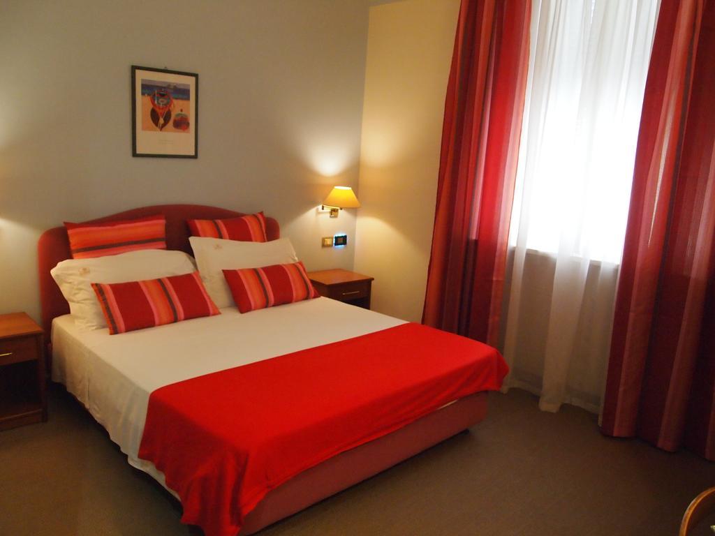 Piccolo Hotel โมเนเลีย ภายนอก รูปภาพ