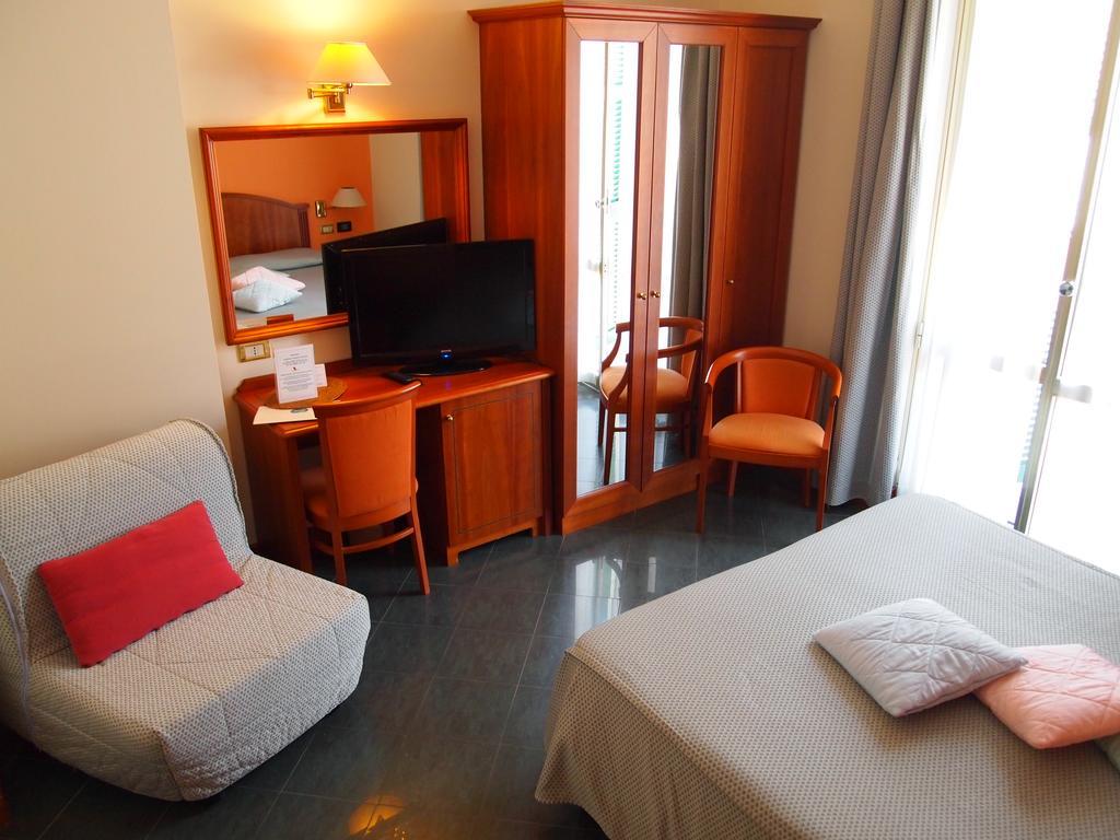 Piccolo Hotel โมเนเลีย ภายนอก รูปภาพ
