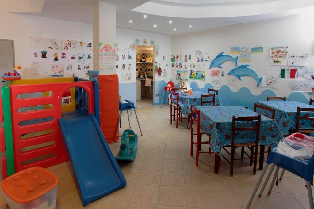 Piccolo Hotel โมเนเลีย ภายนอก รูปภาพ