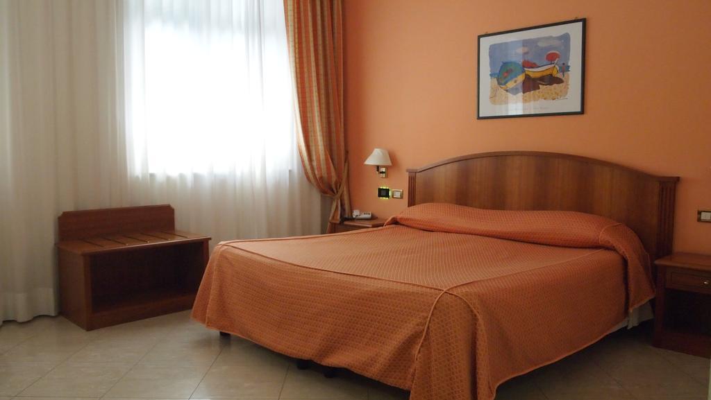 Piccolo Hotel โมเนเลีย ภายนอก รูปภาพ