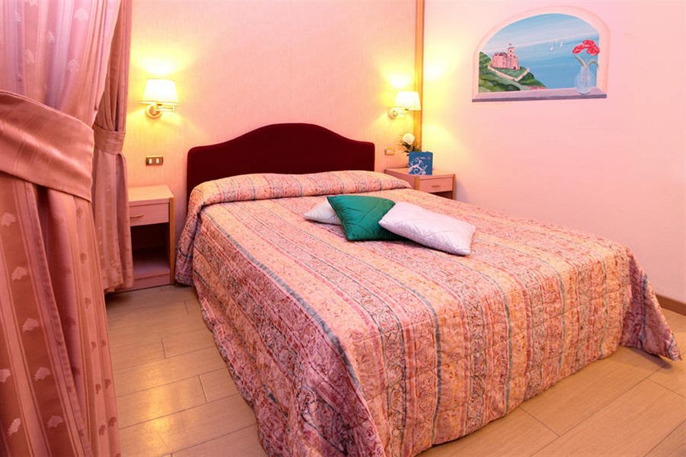 Piccolo Hotel โมเนเลีย ภายนอก รูปภาพ